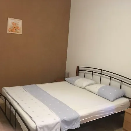 Veronika * Podstrana