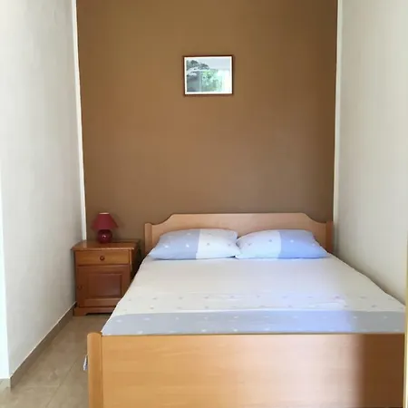 Veronika * Podstrana